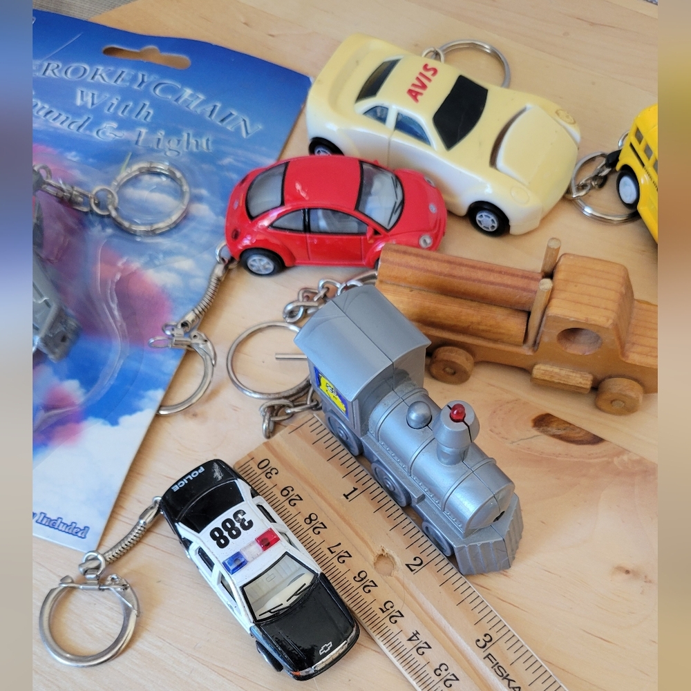 VTG 1990's Lot of 7 Car, Airplane,Train Keychain Keyring Classic LogoKey & Card - Picture 9 of 11